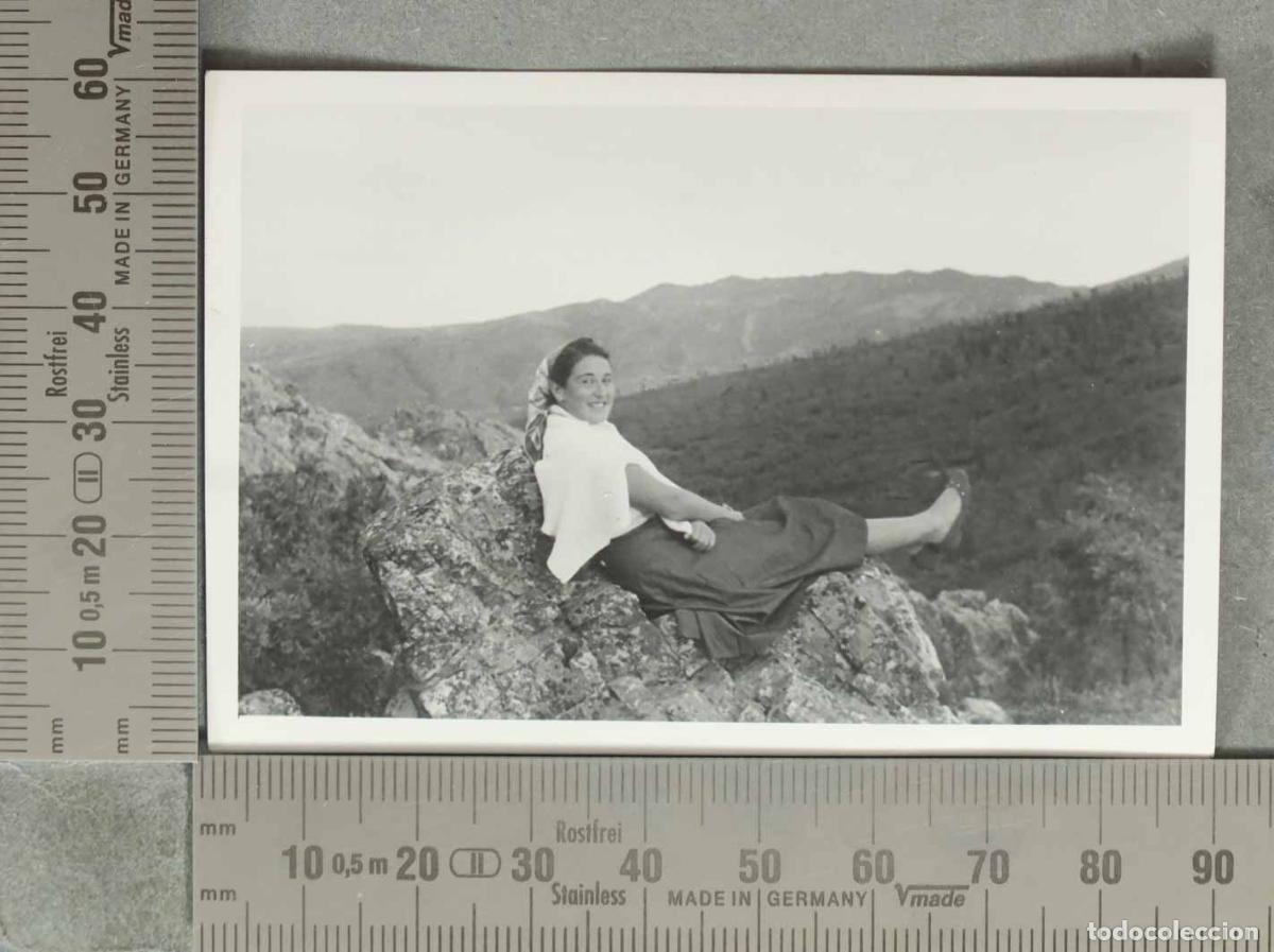 Fotograf&iacute;a antigua: FOTOGRAFIA. Mujer EN RIAZA. 1955