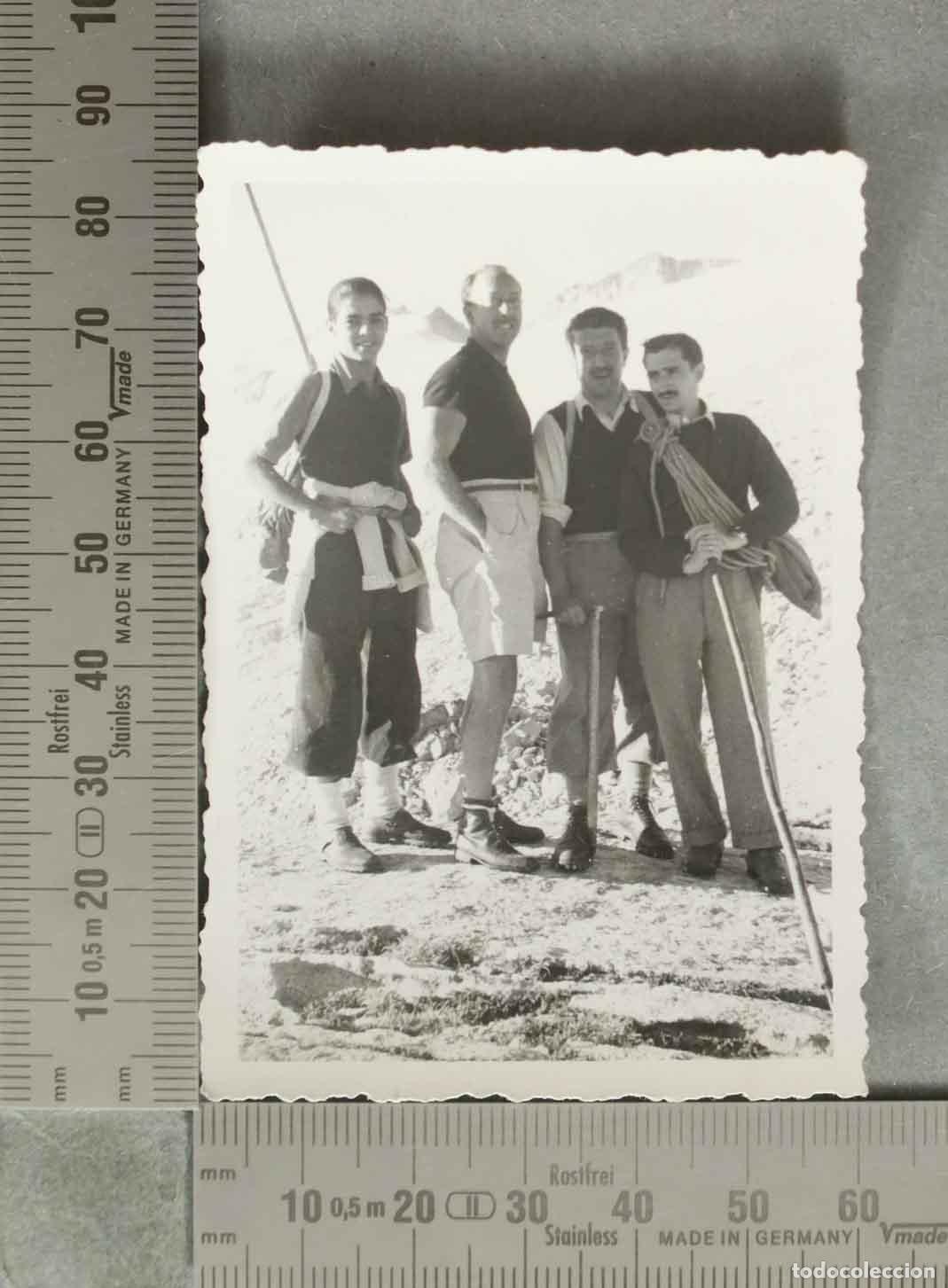 Fotograf&iacute;a antigua: FOTOGRAFIA. Monta&ntilde;eros 3 HOMBRES YUNA MUJER HACIA 1940