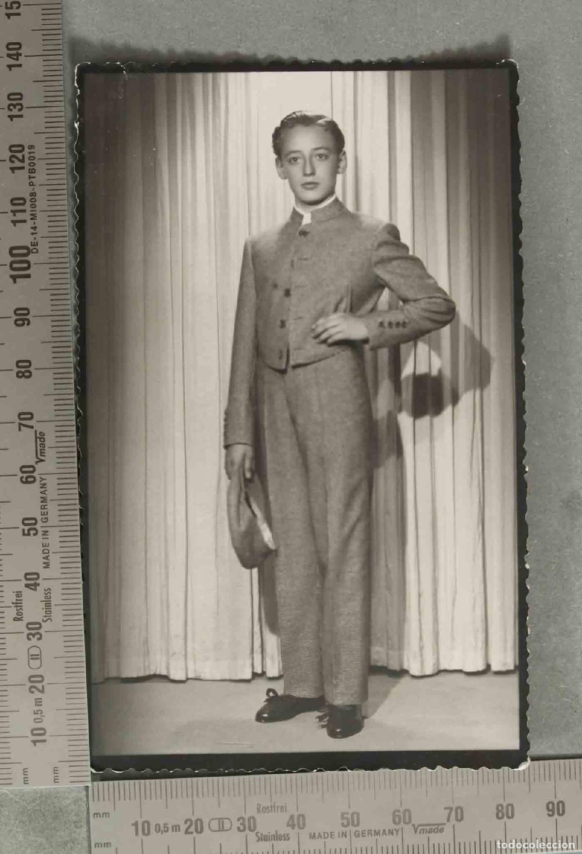 Fotograf&iacute;a antigua: FOTOGRAFIA. Retrato de joven con traje de corto. hacia 1960