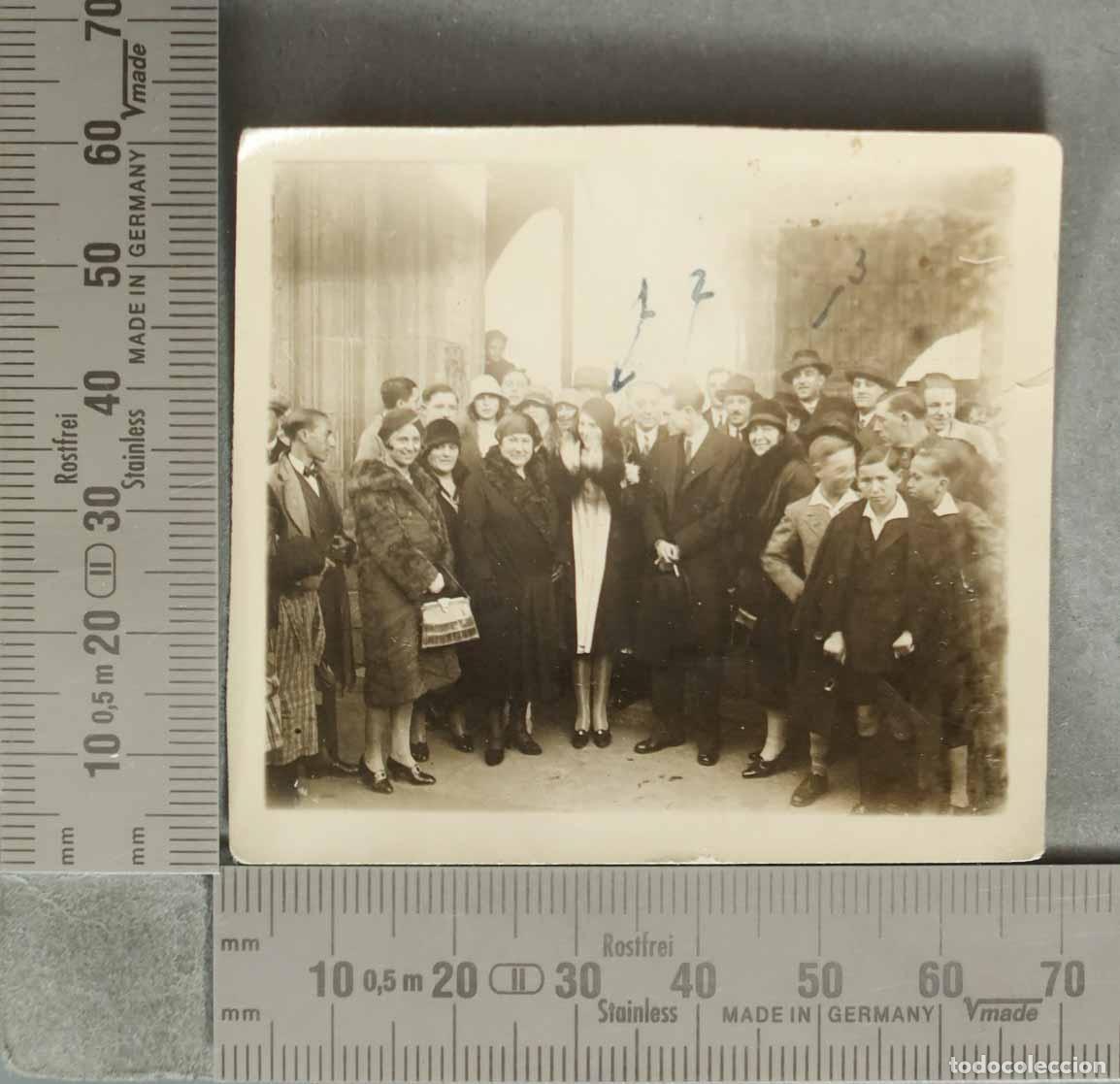 Fotograf&iacute;a antigua: FOTOGRAFIA. Grupo de personas SALIDA DE ACTO. HACIA 1920