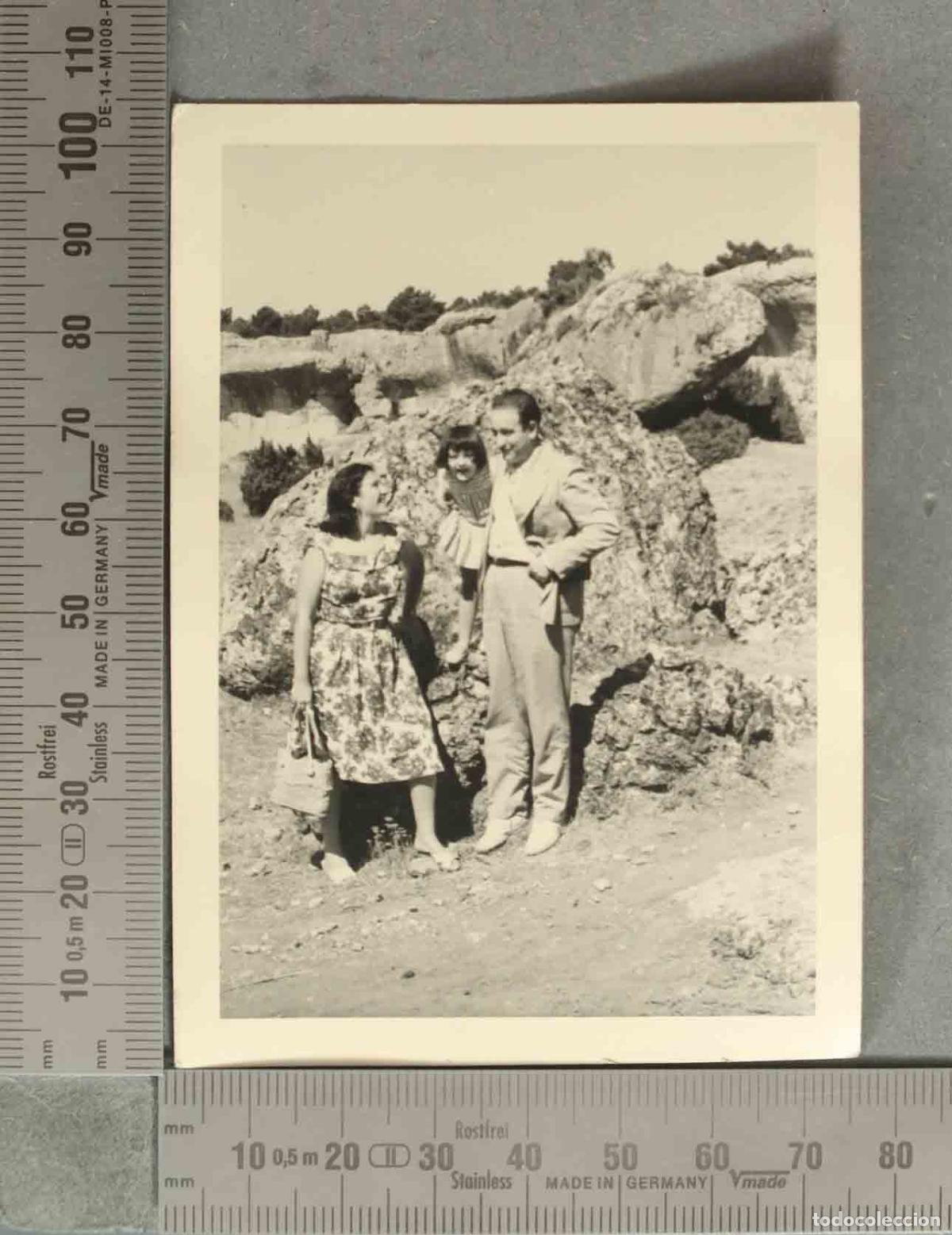 Fotograf&iacute;a antigua: FOTOGRAFIA. FAMILIA EN CUENCA Y CUEVAS 1960