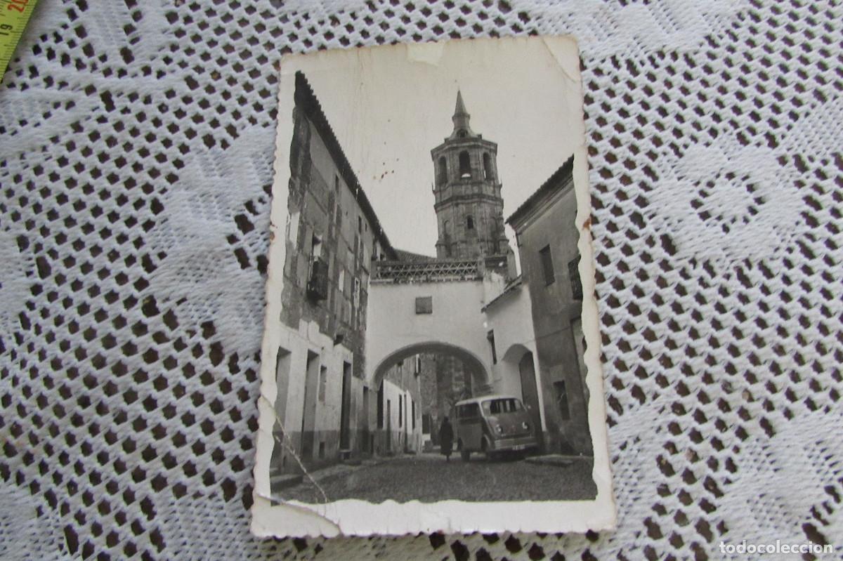 Fotograf&iacute;a antigua: ANTIGUA FOTO LA SOLANA CIUDAD REAL ARCO Y TORRE DE LA IGLESIA