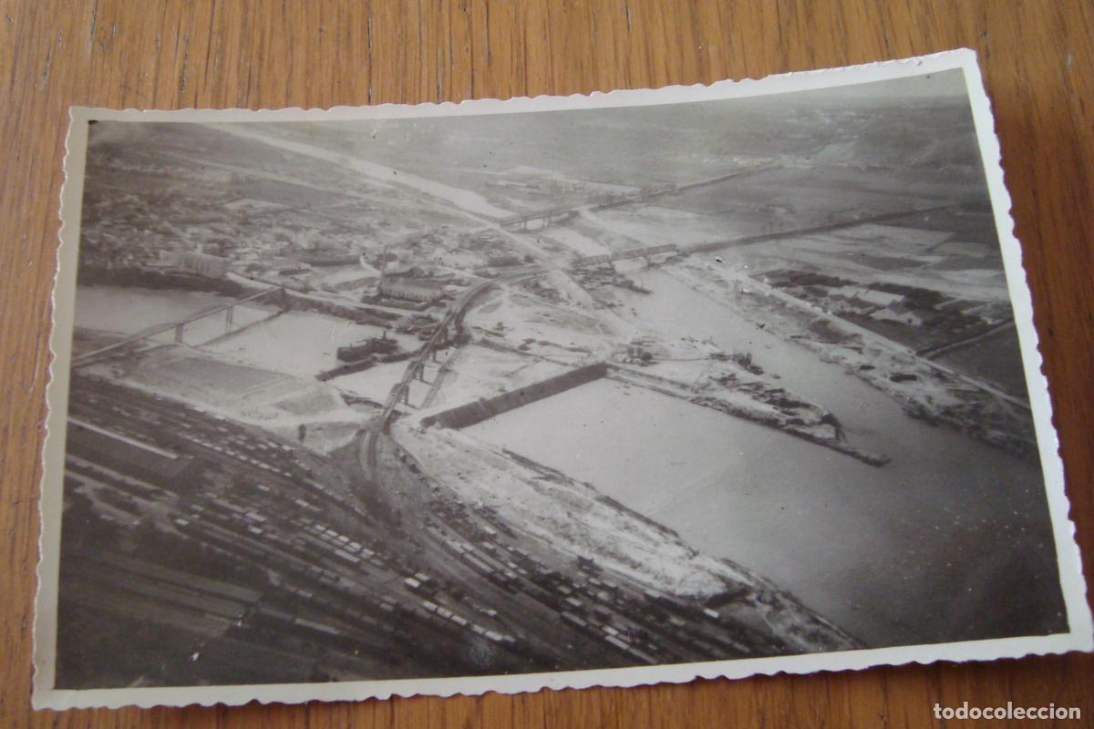 Photographie ancienne: ANTIGUA FOTOGRAFIA VISTA AEREA PUERTO DE SEVILLA RIO GUADALQUIVIR A&Ntilde;OS 40. 50?