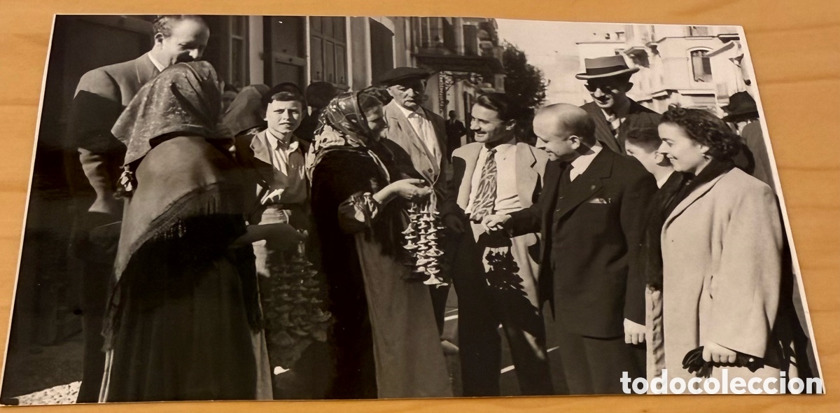 Photographie ancienne: Fotograf&iacute;a del festival folcl&oacute;rico de Ibiza de 1947. Vendedoras de setas en el mercado de la ciudad