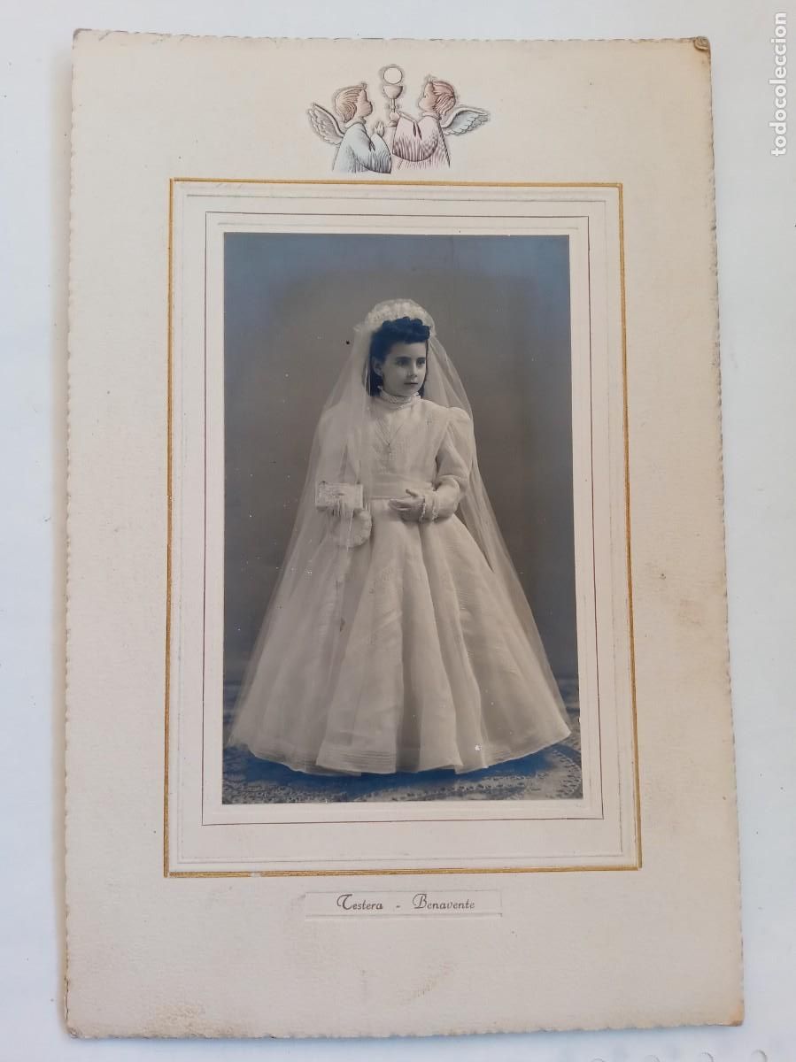 Fotograf&iacute;a antigua: PRECIOSA FOTO DE ESTUDIO DE NI&Ntilde;A DE PRIMERA COMUNION EN CARPETA . DE TESTERA , BENAVENTE
