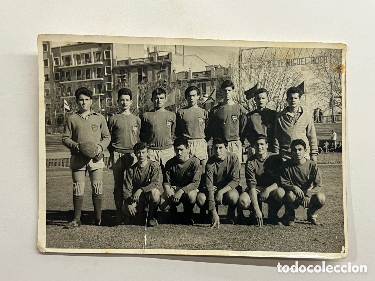 Fotograf&iacute;a antigua: LEVANTE U. D. ? Fotograf&iacute;a V. Izquierdo.. Equipo de juveniles.. Cartel Vda. de Miguel Roca (a.1951)