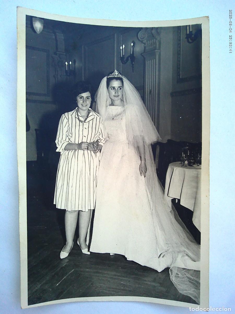 Alte Fotografie: BONITA FOTO DE BODA : NOVIA CON AMIGA . DE PODADERA , MADRID ...... 11 X 16,5 CM
