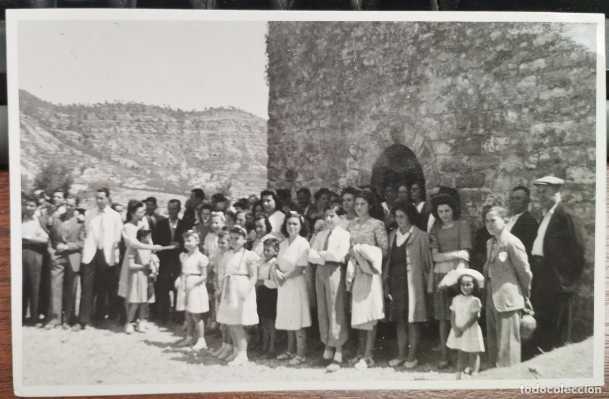 Fotograf&iacute;a antigua: FOTO POSTAL GRUPO EN SANT CRISTOFOL DE CASTELLBELL (BARCELONA) DIADA SANT JAUME 1945