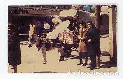 Fotograf&iacute;a antigua: Antiguo carro de trapero en la calle.
