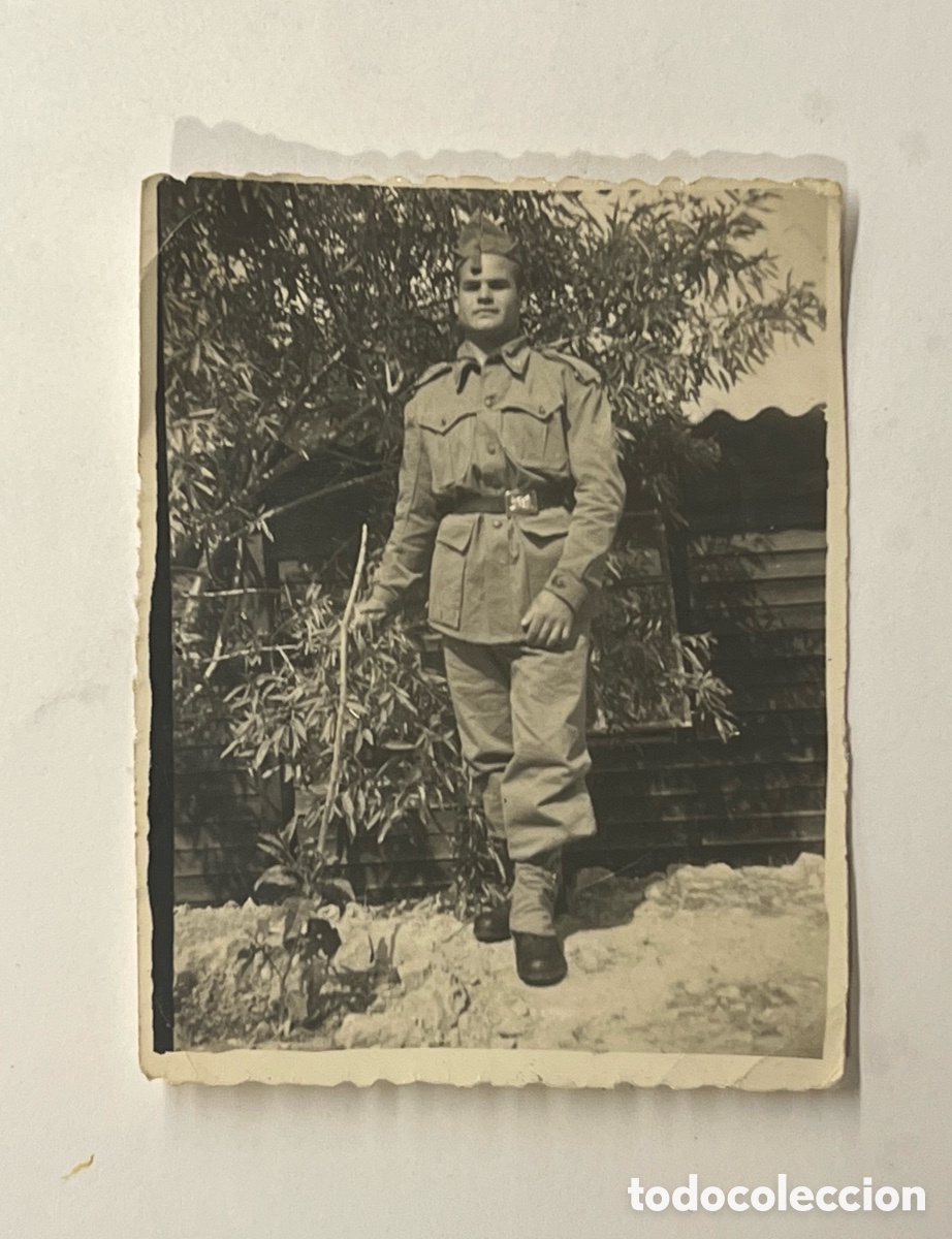 Photographie ancienne: SOLDADO.. &Eacute;poca franquista.. (h.1950?) Fotograf&iacute;a para el recuerdo&hellip; Medidas: 6 x 7,5 cm