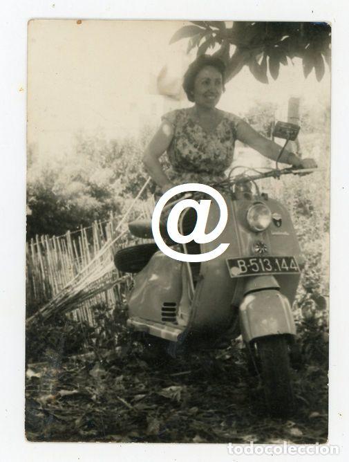 Fotograf&iacute;a antigua: FOTO MOTO SCOOTER LAMBRETTA MATRICULA PROVISIONAL BARCELONA