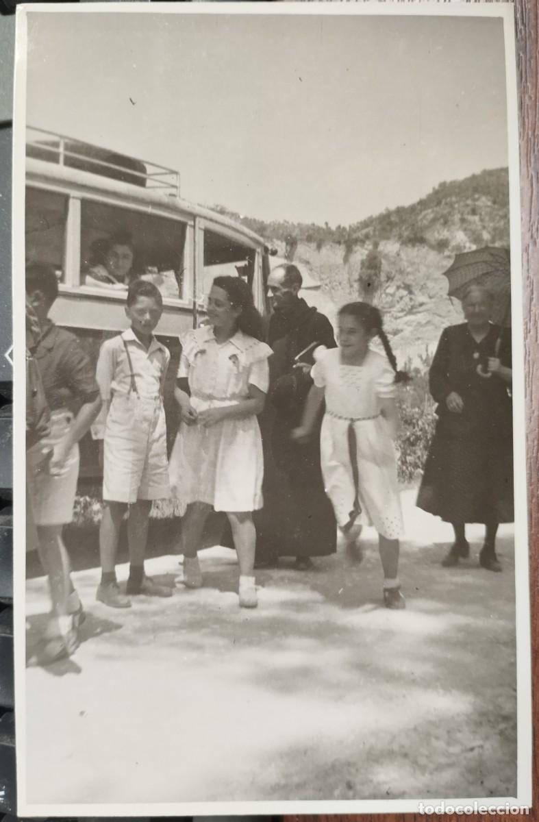 Fotograf&iacute;a antigua: FOTO POSTAL SANT CRISTOFOL DE CASTELLBELL (BARCELONA) 1945 COCHE DE LINEA