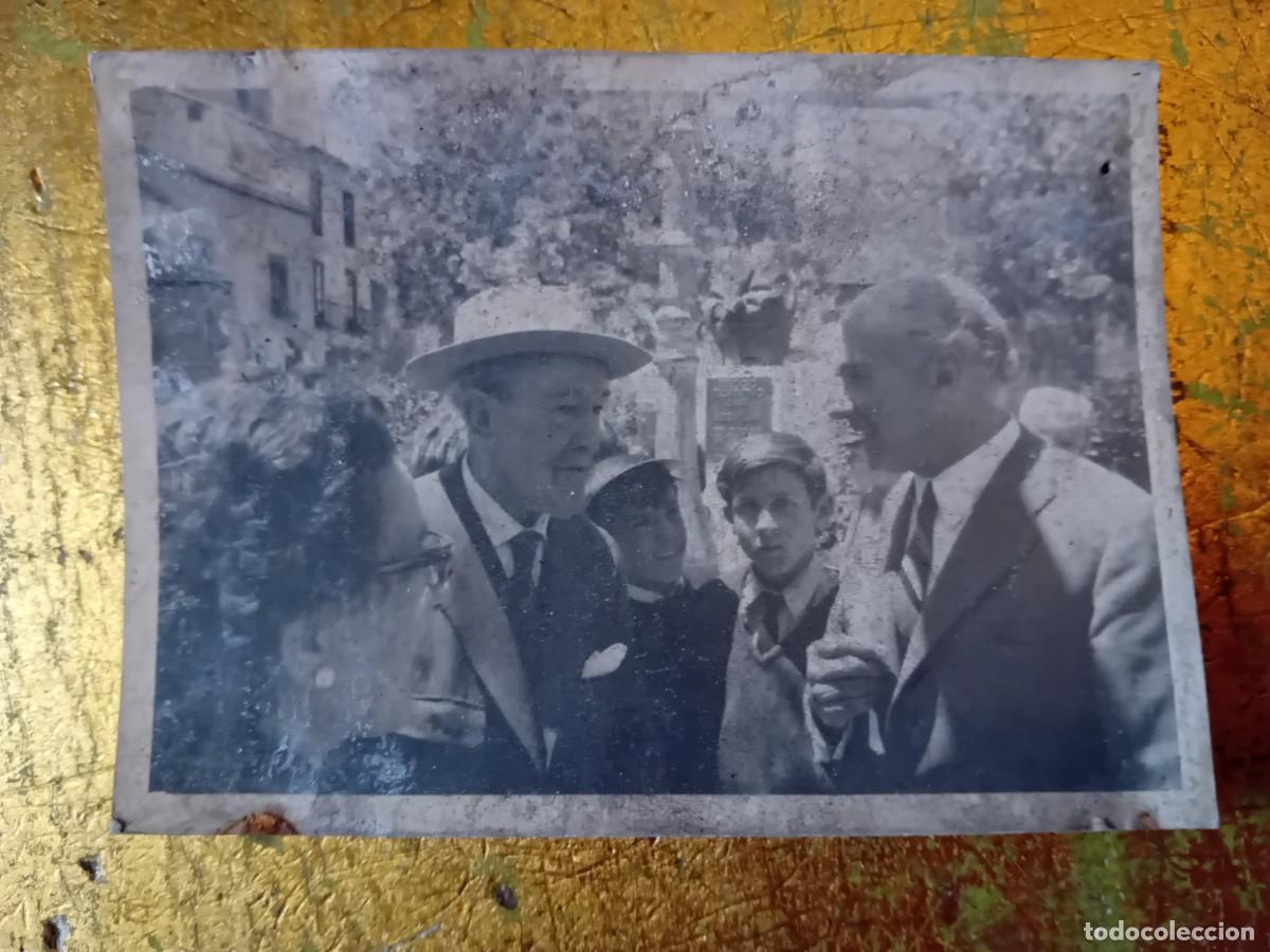 Photographie ancienne: Nicasio Hern&aacute;ndez Luquero poeta de Ar&eacute;valo en la plaza del Real