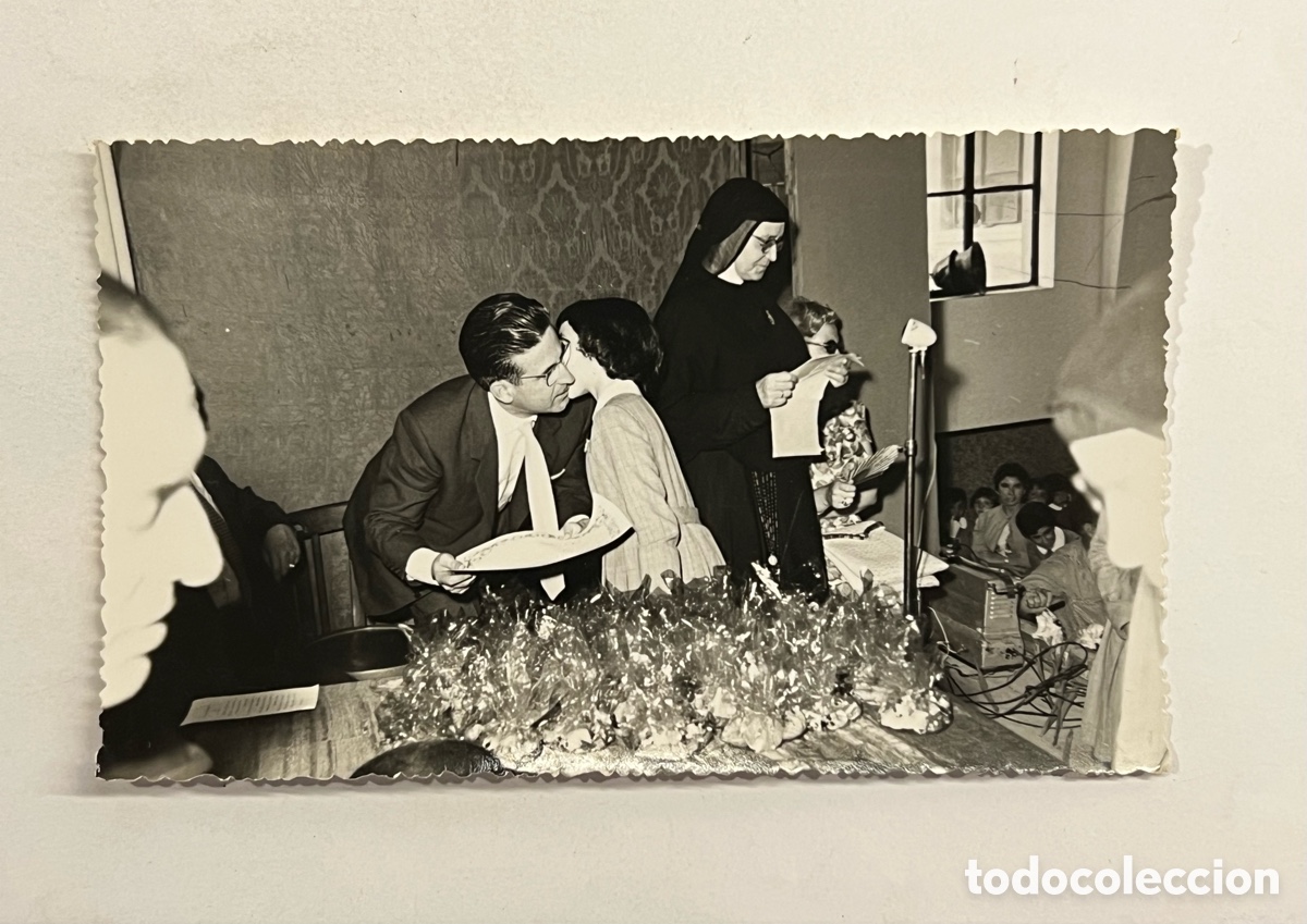 Fotografia antiga: VALENCIA Recuerdo escolar.. Diplomas por fin de curso.. Colegio Santa Ana..? Valencia (a.1960)