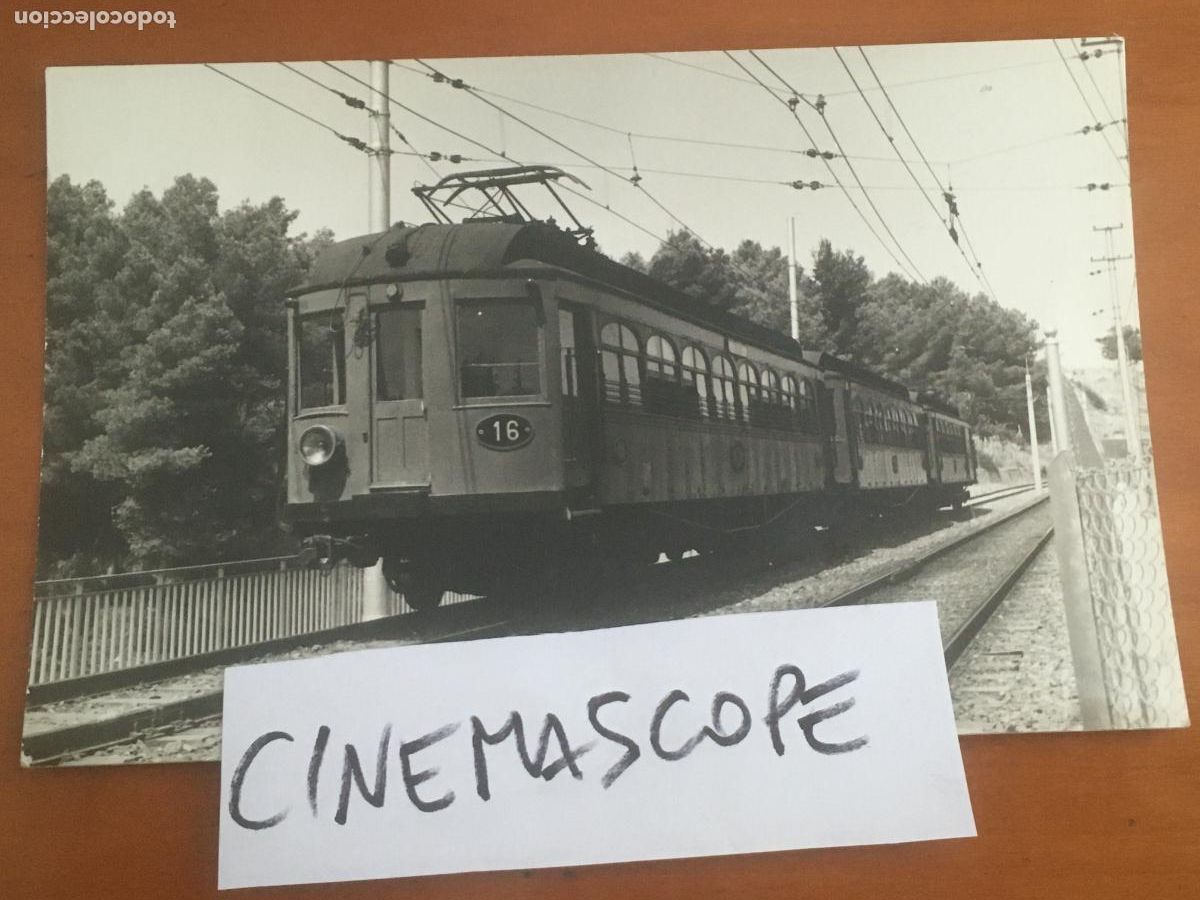 Fotograf&iacute;a antigua: ferrocarrils catalans ultimo viaje convoi 18.56-16 barcelona sobre el puente de rub&iacute; agosto de 1971