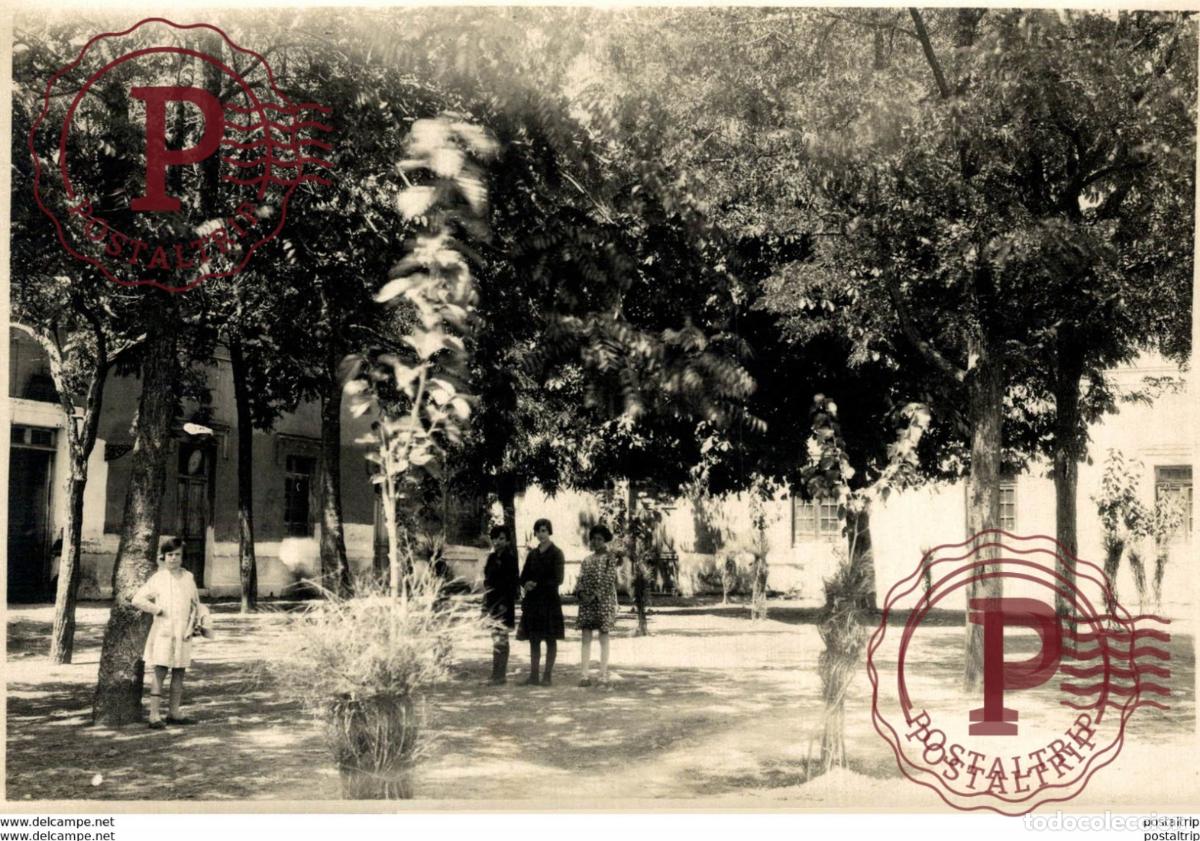 Fotograf&iacute;a antigua: EXTREMADURA BADAJOZ ESPA&Ntilde;A. FREGENAL DE LA SIERRA. PLAZOLETA DE ENTRADA A LA ESCUELA GRADUADA.