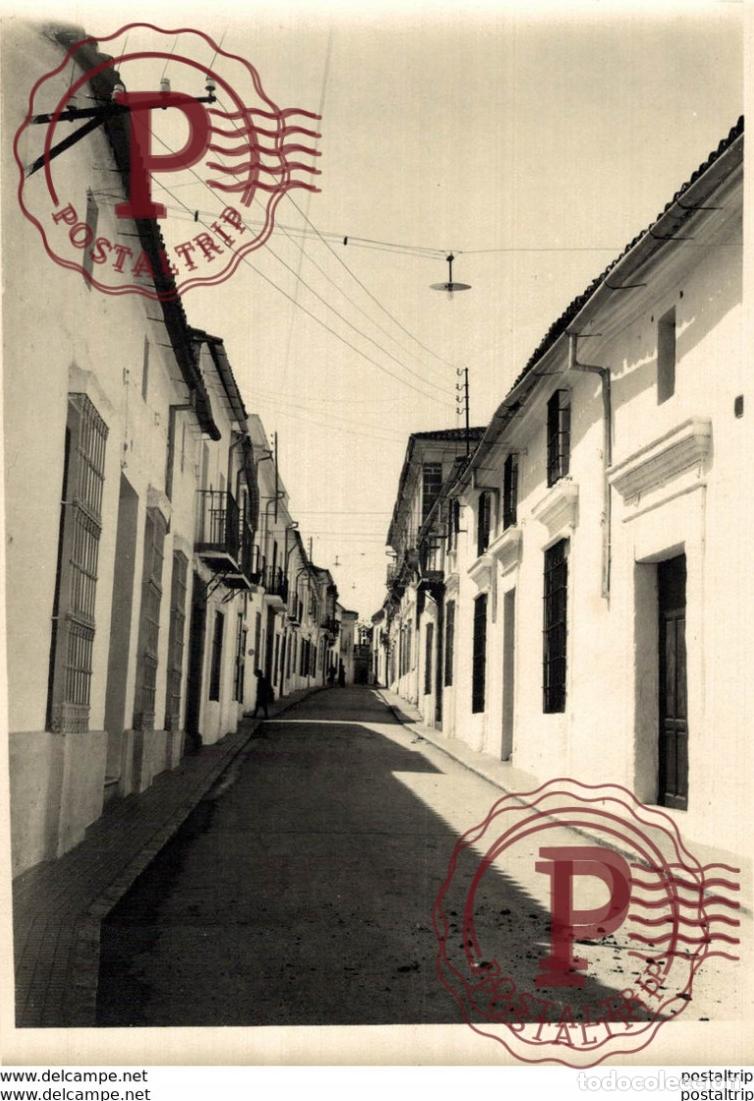 Fotografia antiga: EXTREMADURA BADAJOZ ESPA&Ntilde;A. FREGENAL DE LA SIERRA. CALLE DE LOS REMEDIOS - 17X12CM
