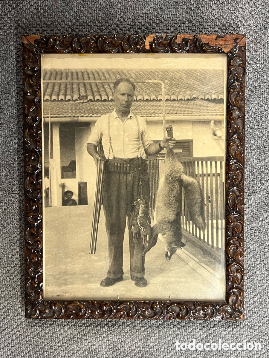 Fotograf&iacute;a antigua: FOTOGRAF&Iacute;A. El Cazador de Castilla La Mancha&hellip; que viene el lobo&hellip; (h.1950?)