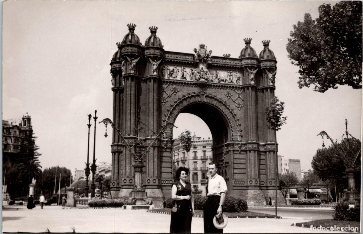 Fotograf&iacute;a antigua: Barcelona - Arco de Triunfo - Fotograf&iacute;a a&ntilde;os 60/70 - 141x91mm