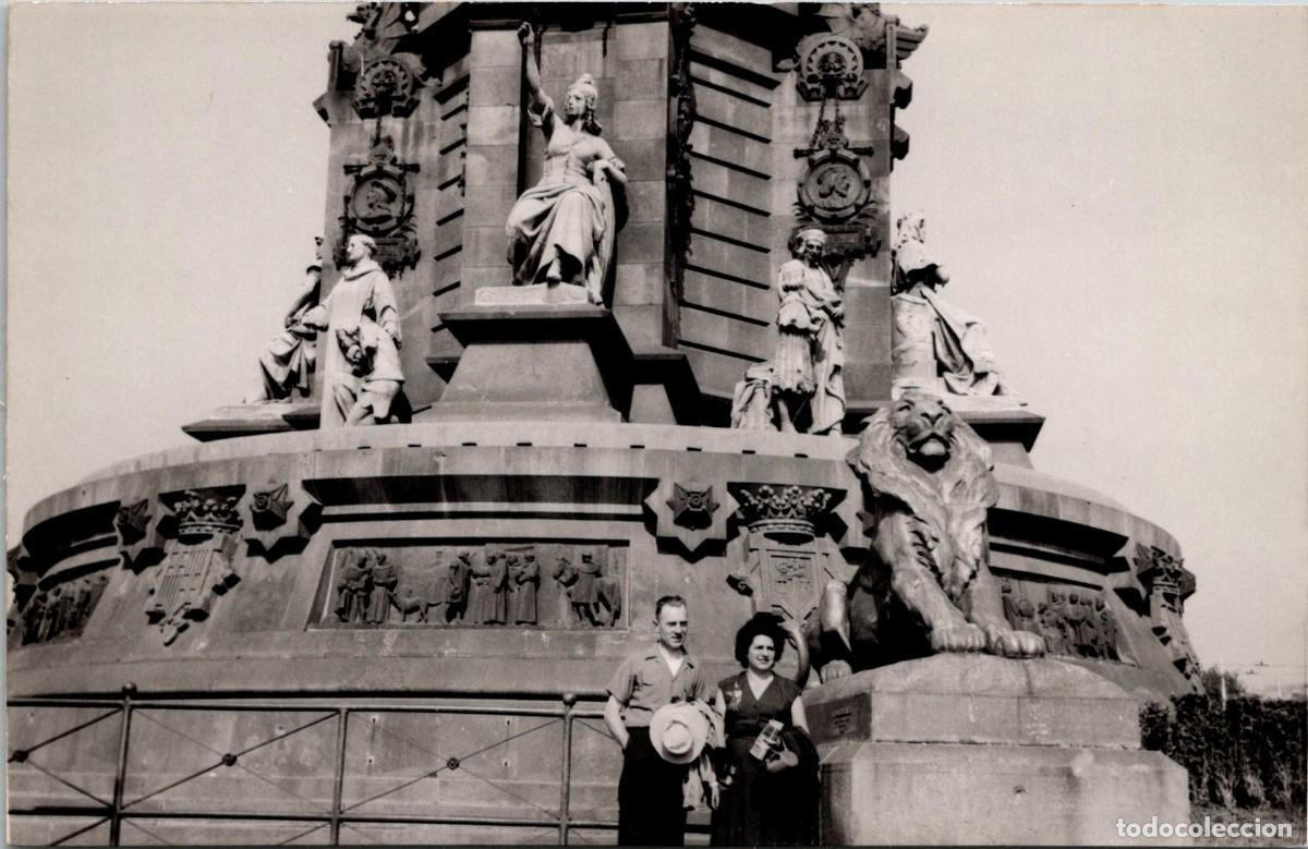 Fotograf&iacute;a antigua: Barcelona - Base del Monumento a Col&oacute;n - Fotograf&iacute;a a&ntilde;os 60/70 - 141x91mm