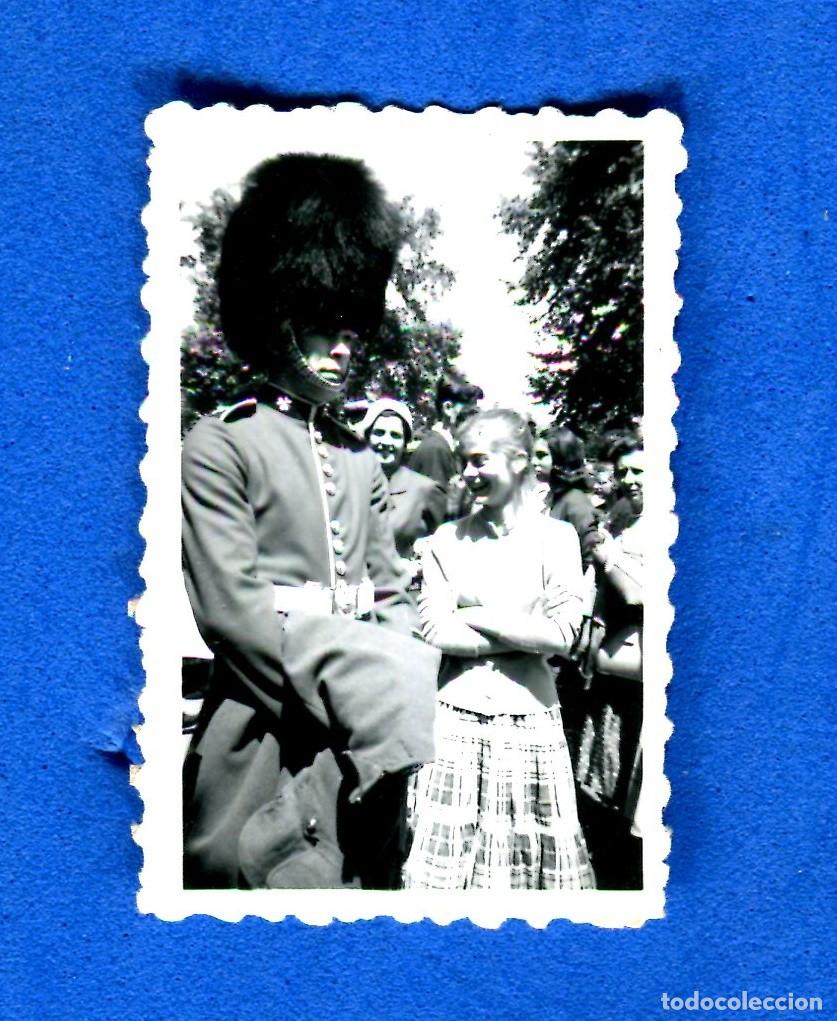Photographie ancienne: FOTOGRAFIA MUJER CON GUARDIA INGLES