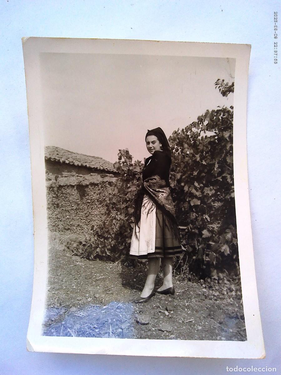 Fotograf&iacute;a antigua: FOTO DE CHICA VESTIDA CON TRAJE REGIONAL : GALICIA O ASTURIAS