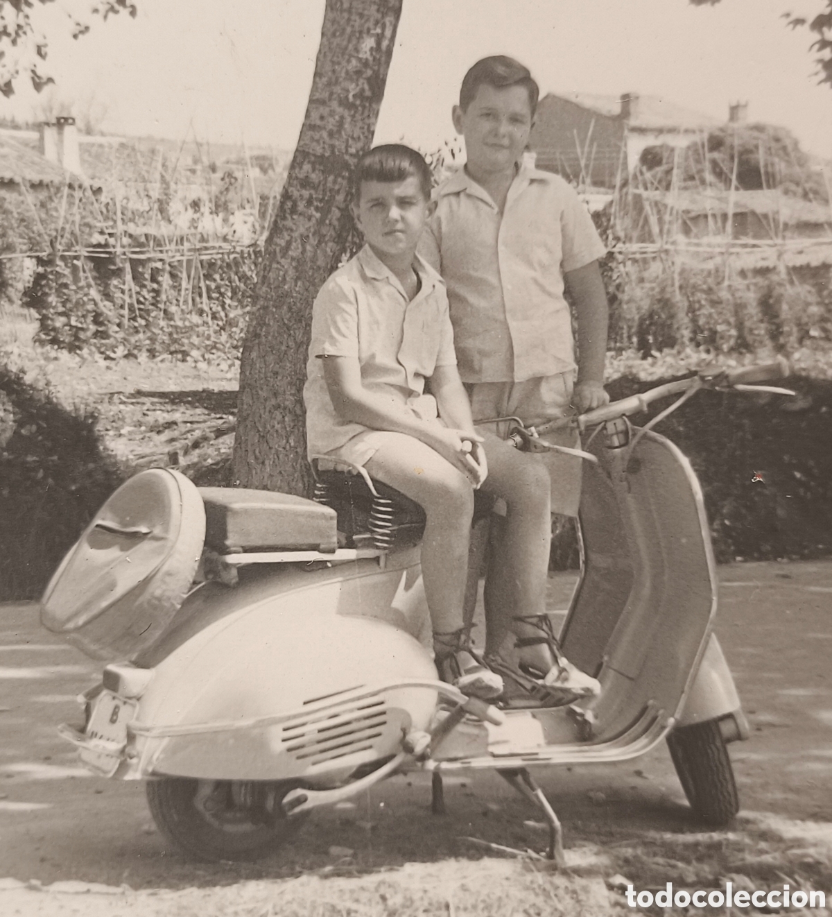 Fotograf&iacute;a antigua: VESPA MOTOCICLETA SCOOTER FOTOGRAF&Iacute;A 1957