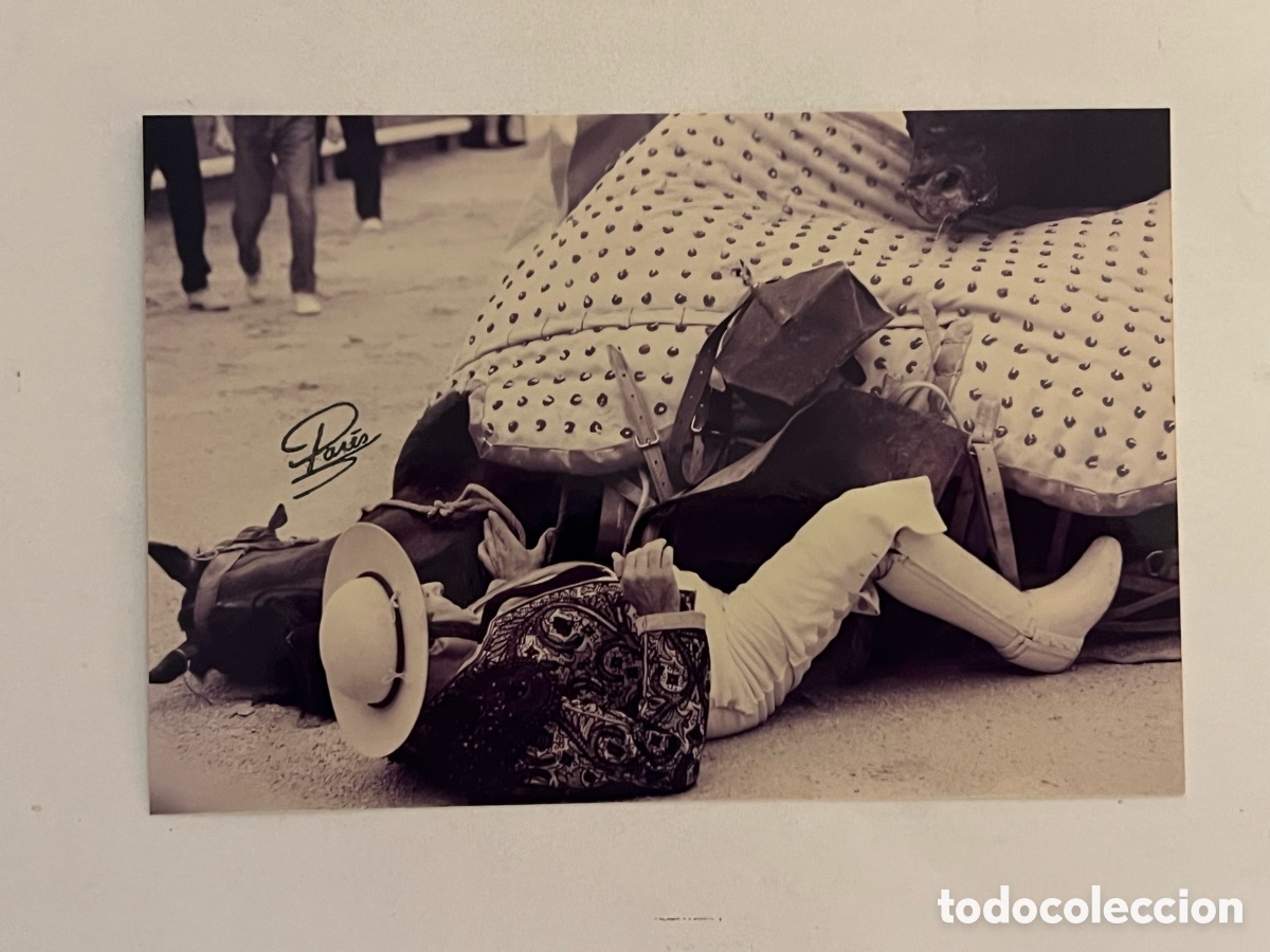 Fotografia antica: TAUROMAQUIA. El Picador JOS&Eacute; BERNAL en el suelo. Fotograf&iacute;a Pares, Francia (10 x 15)
