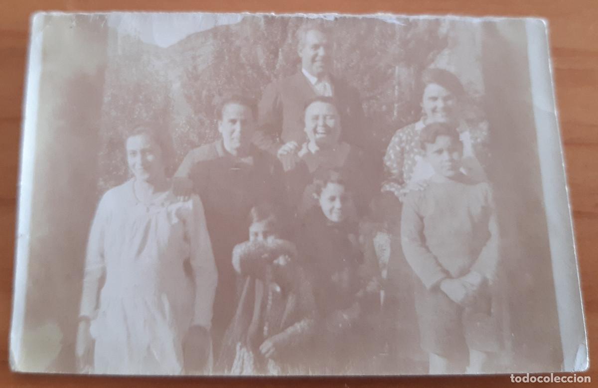 Alte Fotografie: PEQUE&Ntilde;A FOTOGRAF&Iacute;A HOMBRE, MUJERES Y NI&Ntilde;OS - 5,50 X 9 CMS.