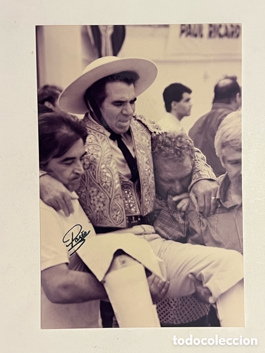 Fotografia antiga: TAUROMAQUIA. Picador Tom&aacute;s S&aacute;nchez llevado a la enfermer&iacute;a.. ARENES DE BEZIERS. Fotograf&iacute;a Pares
