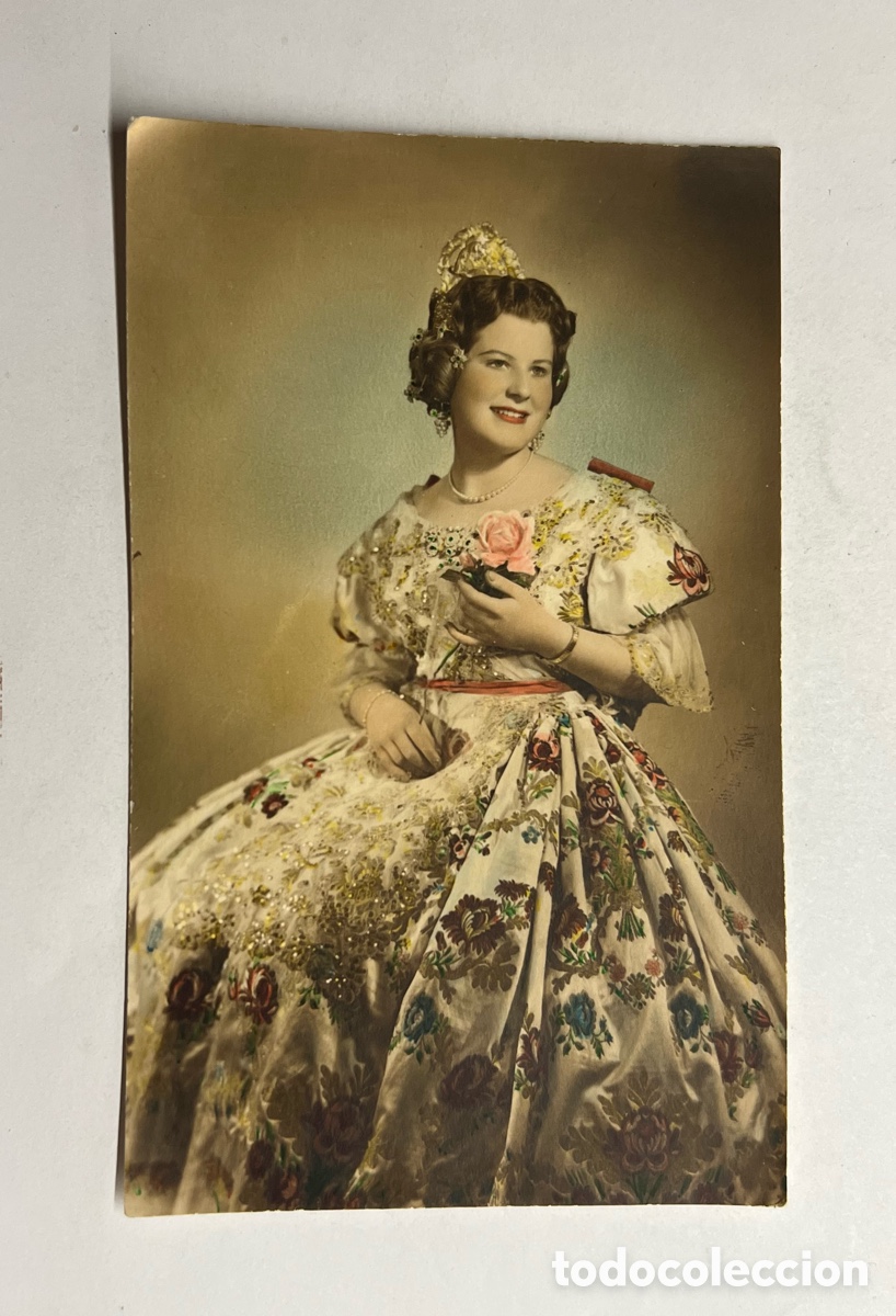 Fotograf&iacute;a antigua: FALLERA Y Fallas.. Bonita fotograf&iacute;a coloreada &hellip; Virginia una invitada de lujo&hellip; (a.1956)