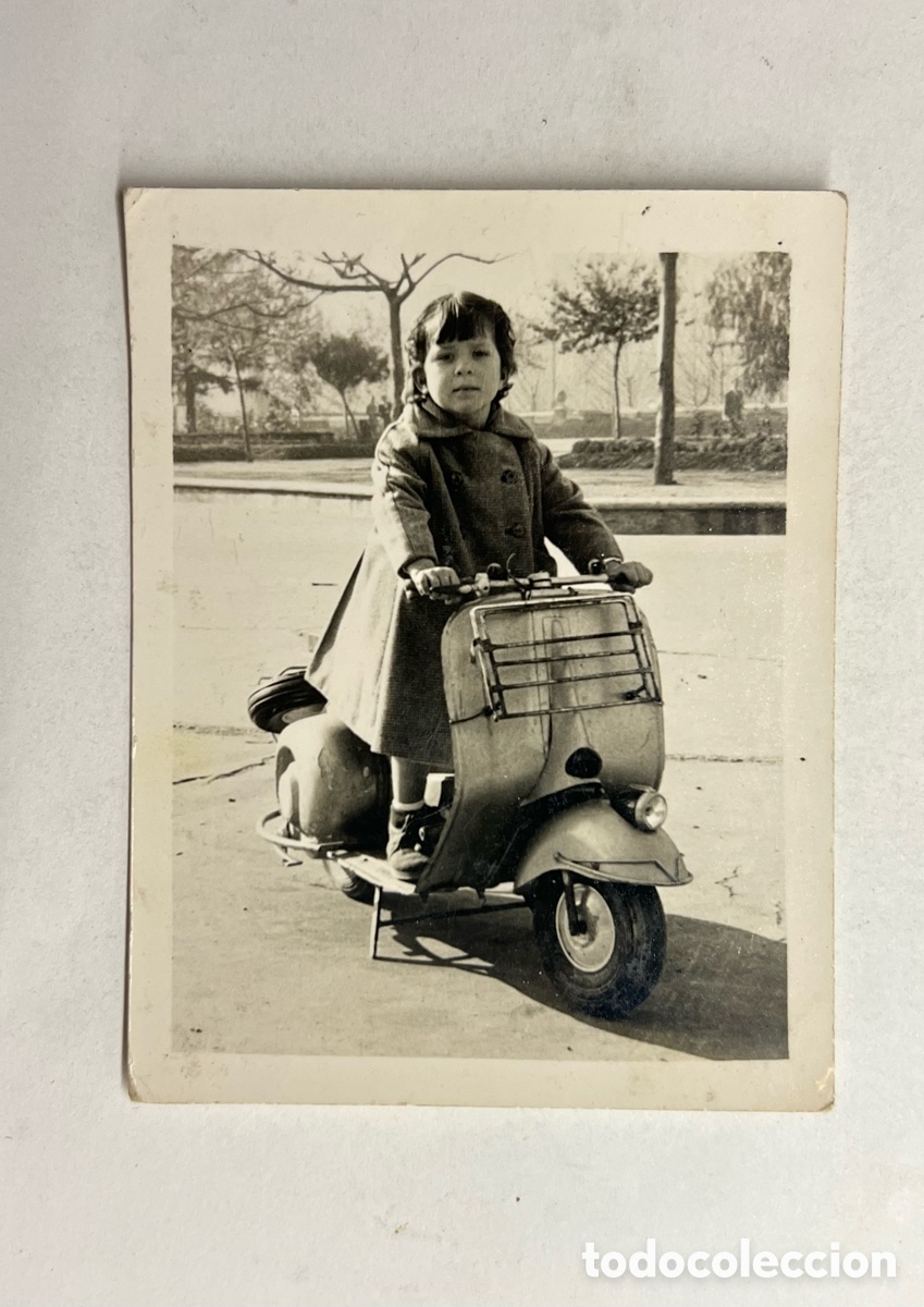 Antique Photography: NI&Ntilde;OS Y VESPA.. Fotograf&iacute;a la peque&ntilde;a motera.. (h.1960?)