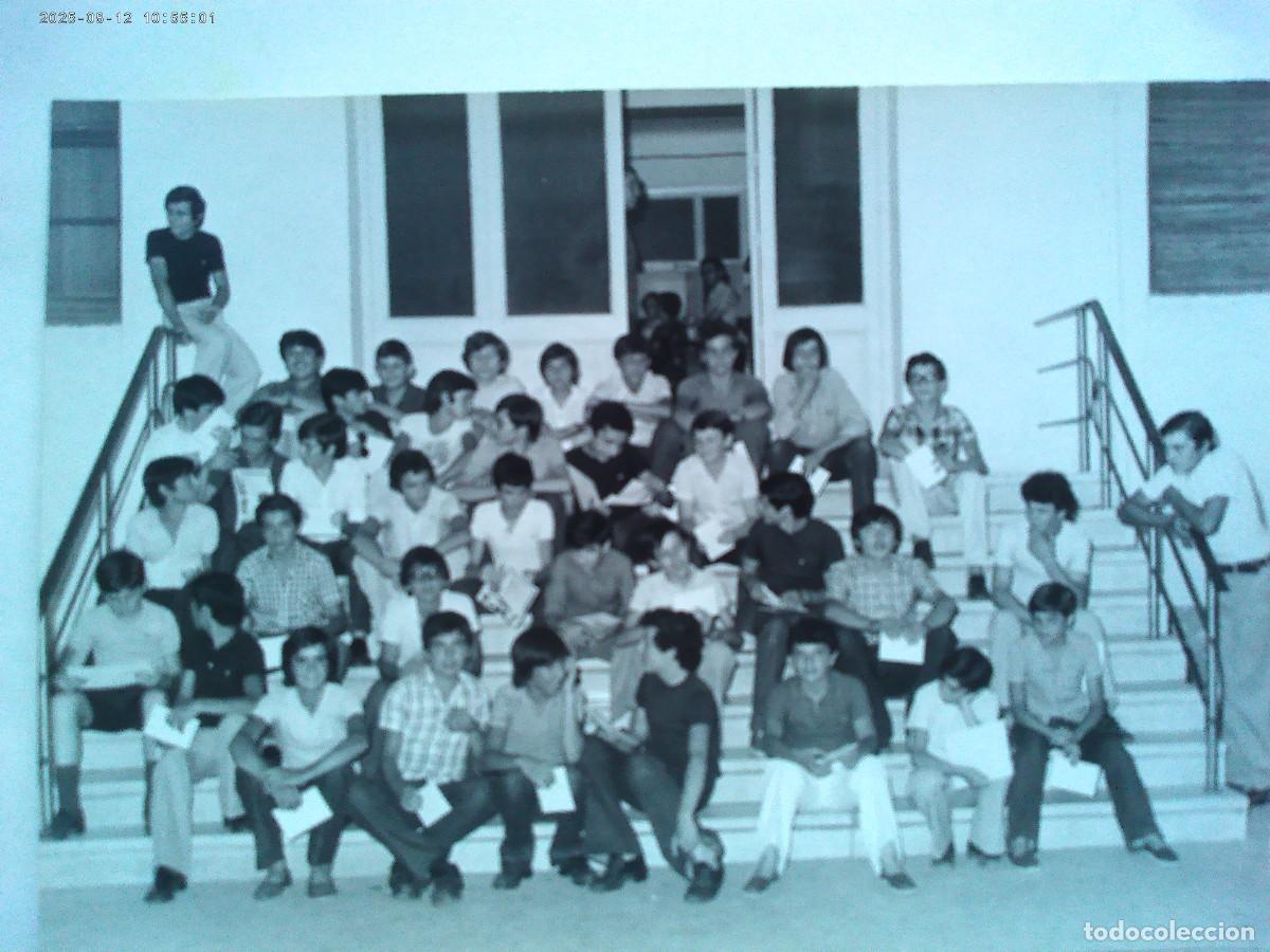 Fotograf&iacute;a antigua: FOTO DE JOVENES GRADUADOS DE LAS ESCUELAS PROFESIONALES SAGRADA FAMILIA, 1976. ANDUJAR ( JAEN )