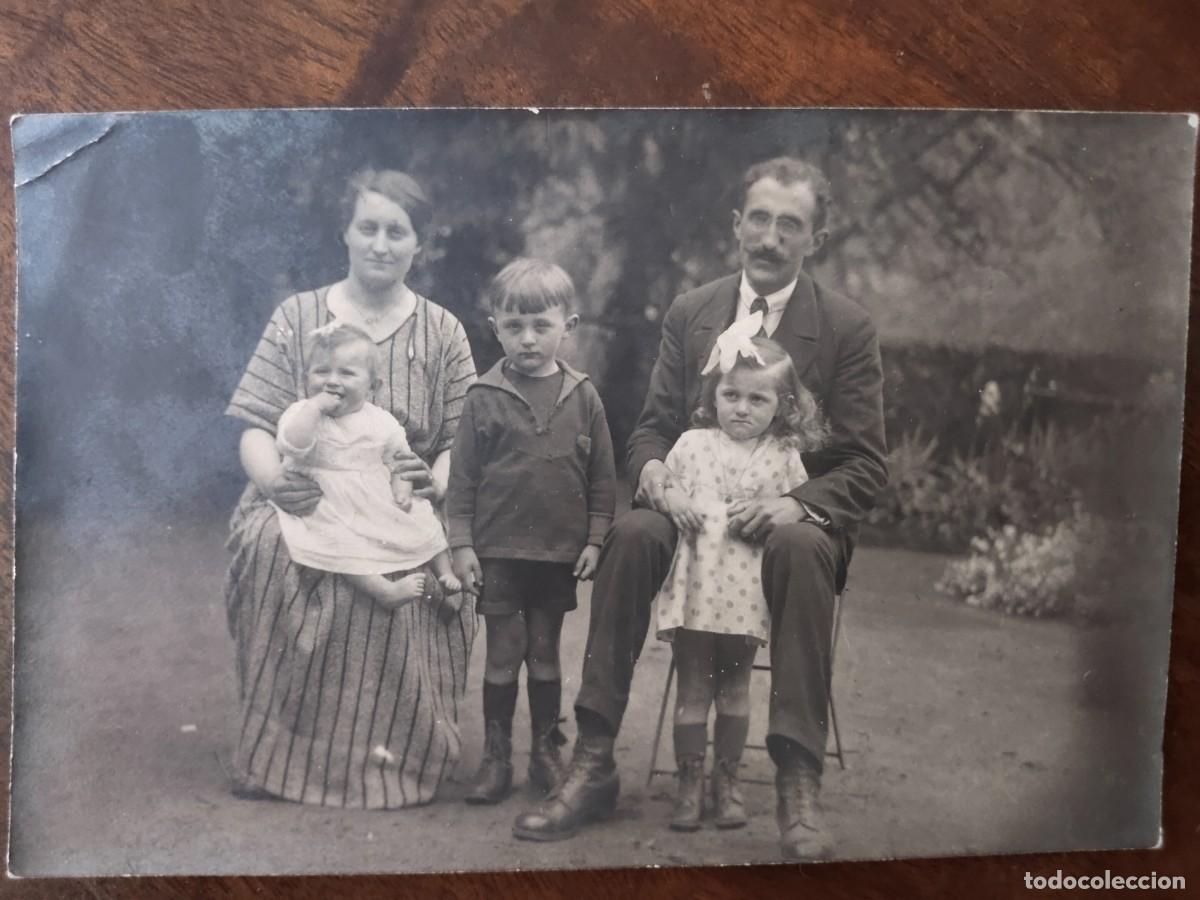 Fotografia antiga: Fotograf&iacute;a familiar. A&ntilde;o 1922.