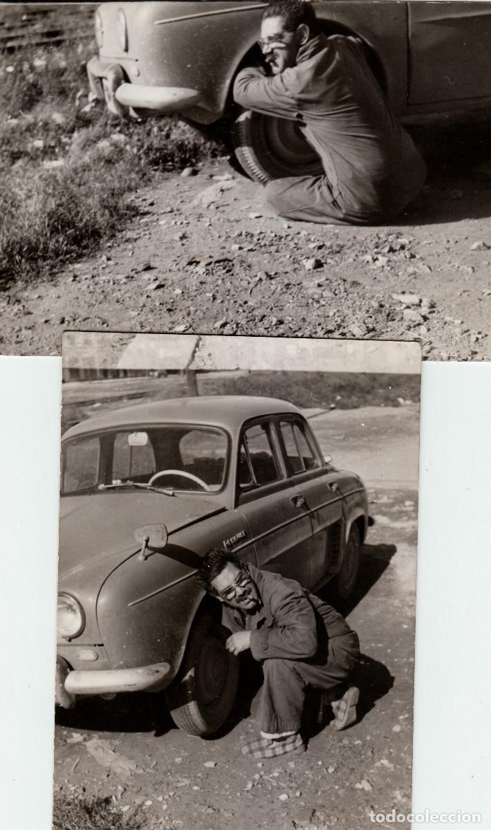 Fotograf&iacute;a antigua: 2 curiosas fotos. Caballero intentando cambiar una rueda de su Renault Dauphine Coche antiguo 60s sv