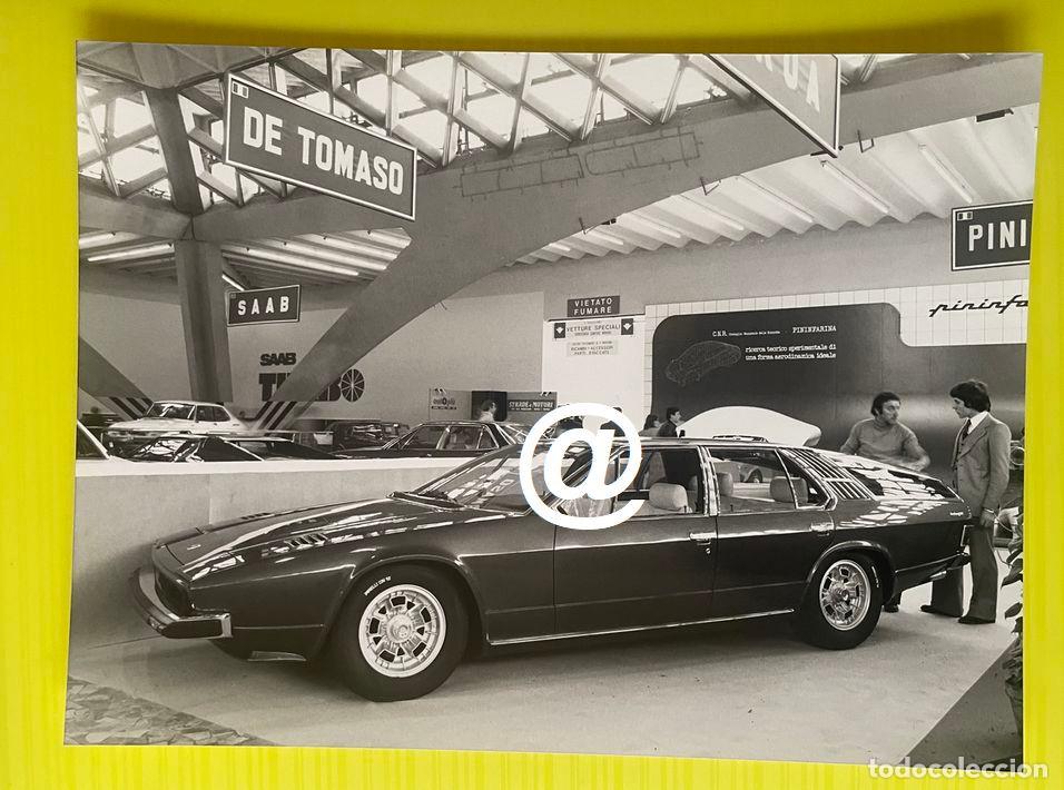 Fotograf&iacute;a antigua: FOTO DE PRENSA SALON AUTOMOVIL TURIN TORINO A&Ntilde;O 1978 FRUA FAENA SOBRE LAMBORGHIN ESPADA