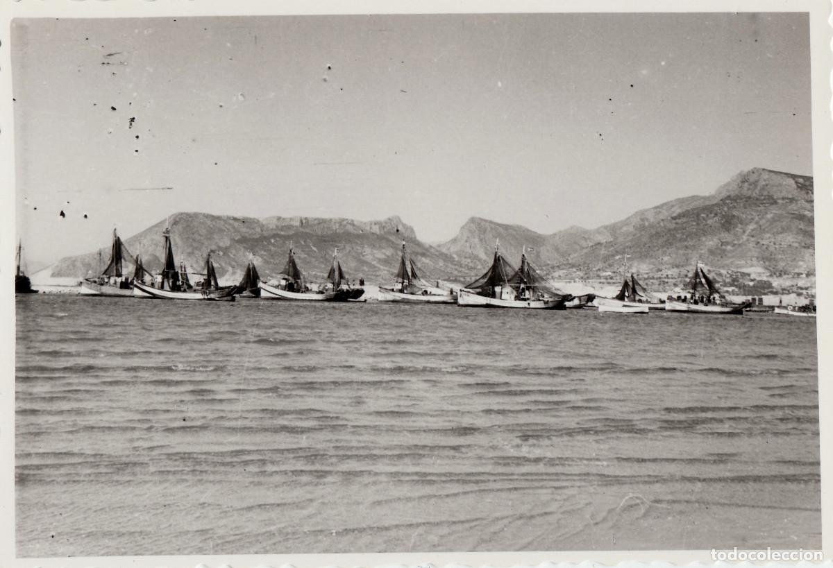 Fotograf&iacute;a antigua: Barcas. Paisaje mar&iacute;timo. Calpe?, Alicante. A&ntilde;os 60 sv