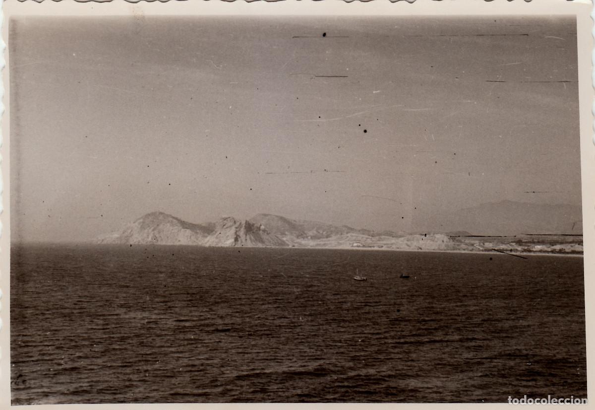 Fotograf&iacute;a antigua: Paisaje mar&iacute;timo. Calpe?, Alicante. A&ntilde;os 60 sv
