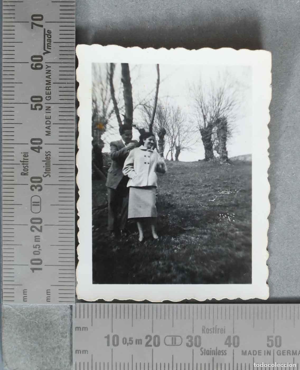 Alte Fotografie: FOTOGRAFIA. Pareja en el campo HACIA 1950