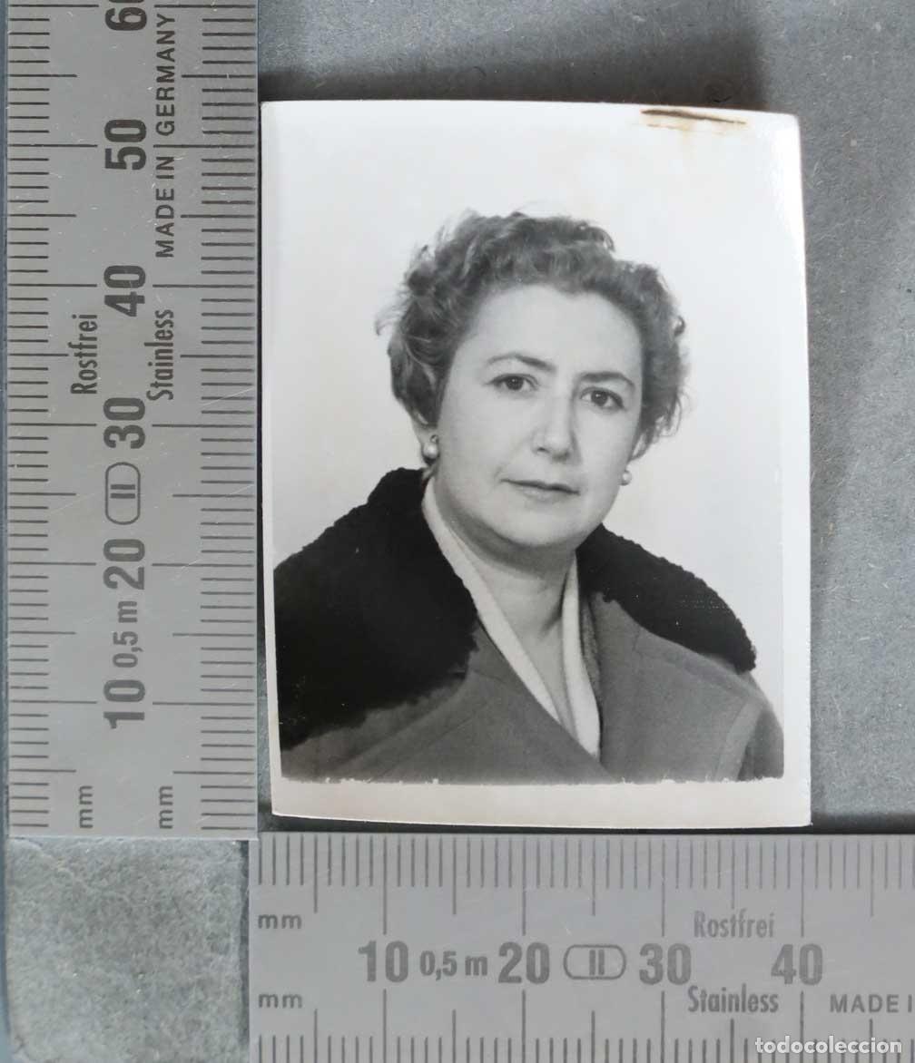 Alte Fotografie: FOTOGRAFIA. Retrato de mujer de medio cuerpo HACIA 1950