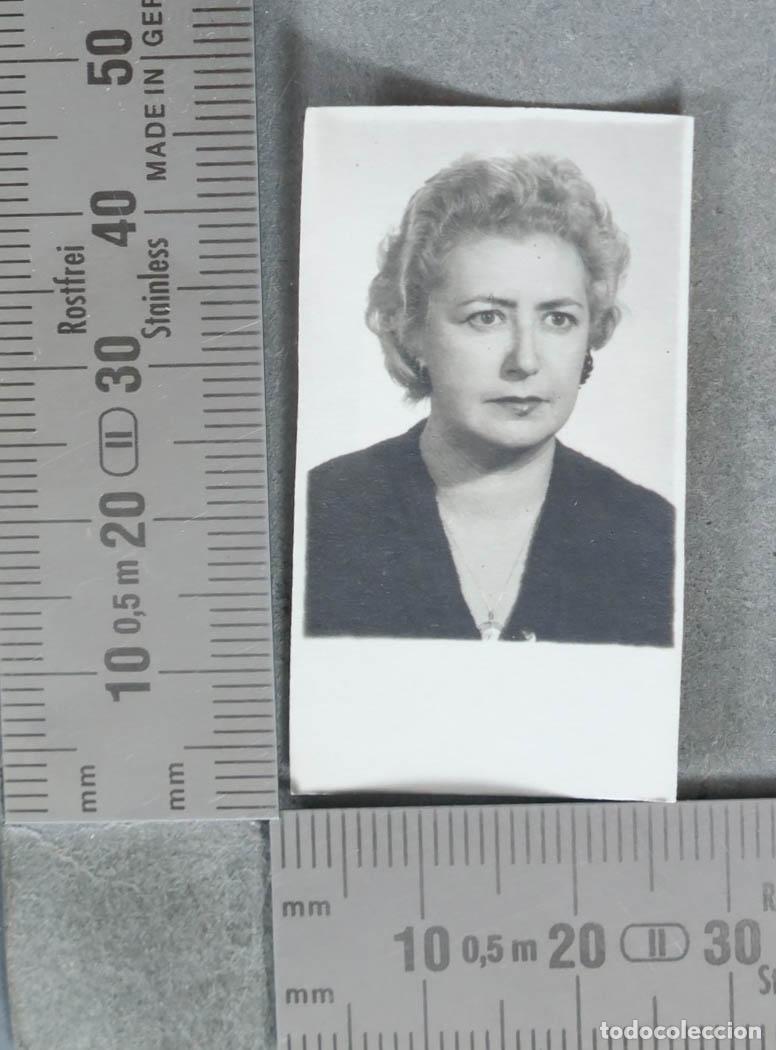 Fotograf&iacute;a antigua: FOTOGRAFIA. Retrato de se&ntilde;ora de media edad con collar HACIA 1950