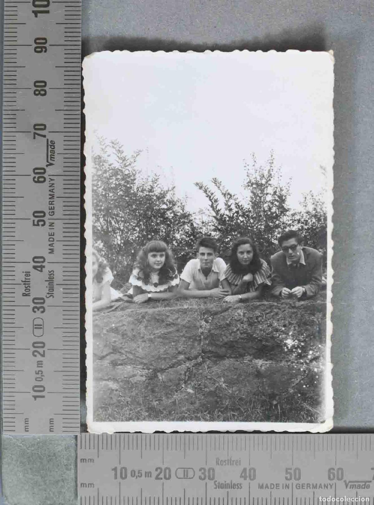 Fotograf&iacute;a antigua: FOTOGRAFIA. J&oacute;venes posando en grupo HACIA 1950