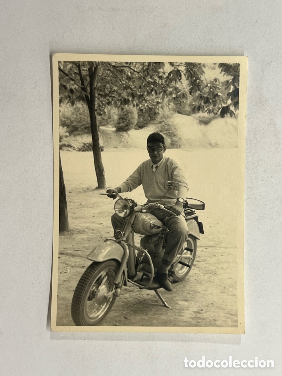 Fotograf&iacute;a antigua: MOTO GUZZI..? Fotograf&iacute;a joven motorista.. RANDAZZO.. Palermo.. Sicilia (a.1953)
