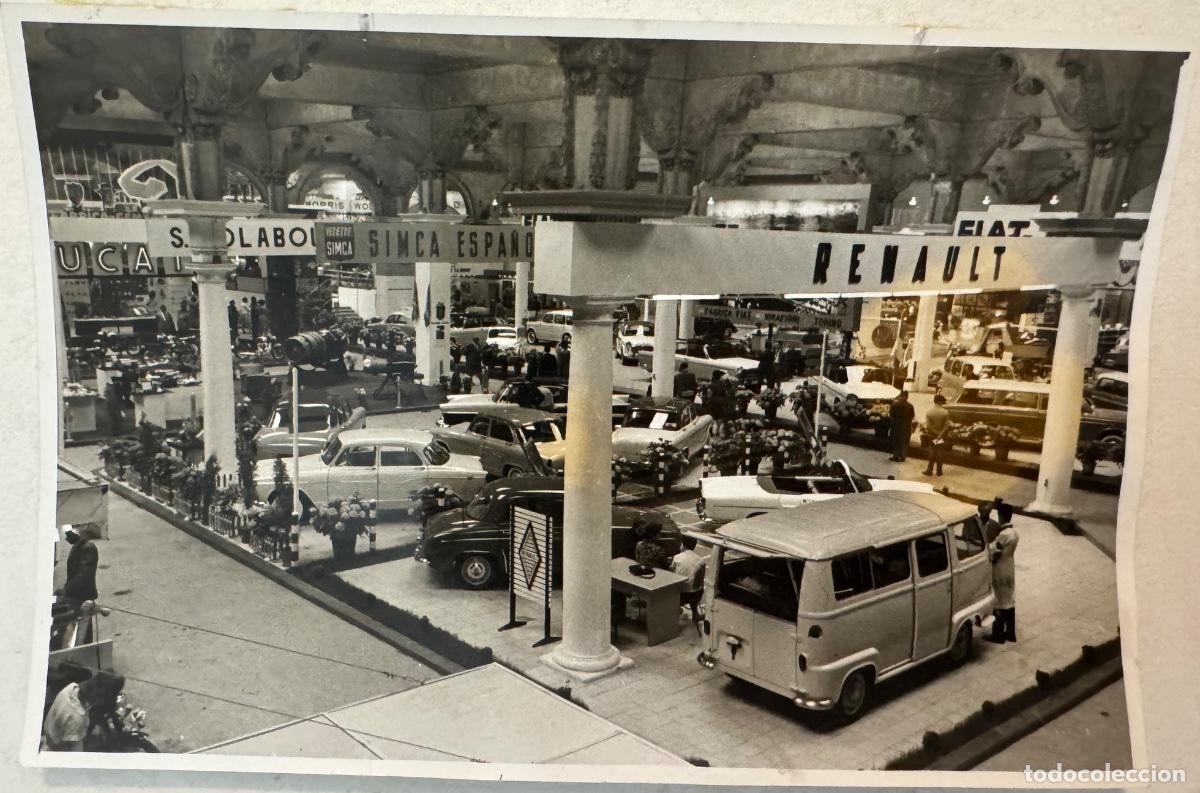 Photographie ancienne: FOTOGRAF&Iacute;A - XXVIII FERIA INTERNACIONAL DE MUESTRAS - BARCELONA - SALON DE AUTOM&Oacute;VILES - A&Ntilde;O 1960