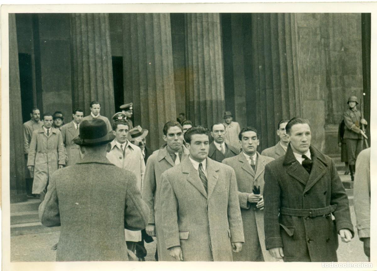 Fotograf&iacute;a antigua: BERL&Iacute;N. FUTBOL. ESPA&Ntilde;A-ALEMANIA. 1942. SELECCI&Oacute;N NACIONAL. RICARDO ZAMORA. MUY RARA.