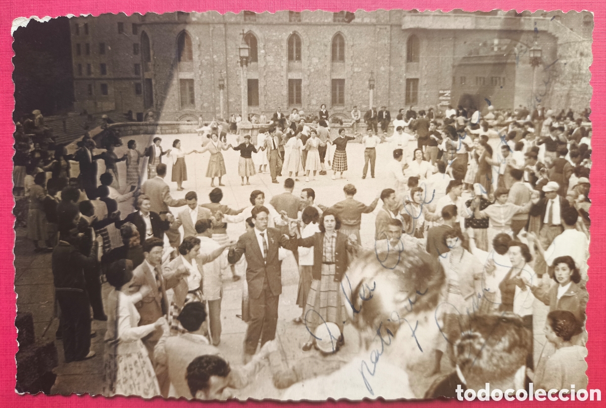 Fotograf&iacute;a antigua: MONTSERRAT APLEC SARDANISTA FOTOGRAF&Iacute;A C. 1960