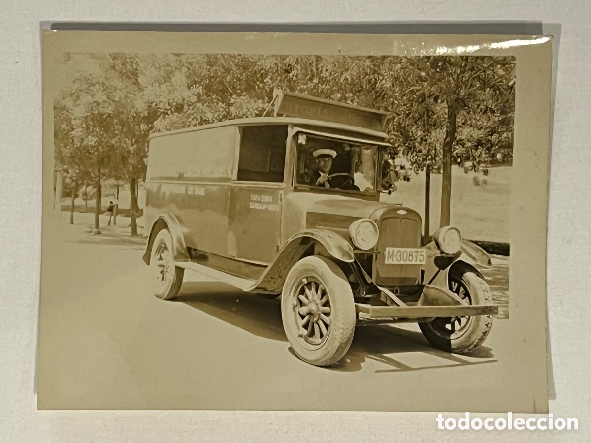 Fotograf&iacute;a antigua: MADRID. Fotograf&iacute;a antigua. Chevrolet. Camioneta de reparto (h.1920/30) Medidas: 14 x 9 cm