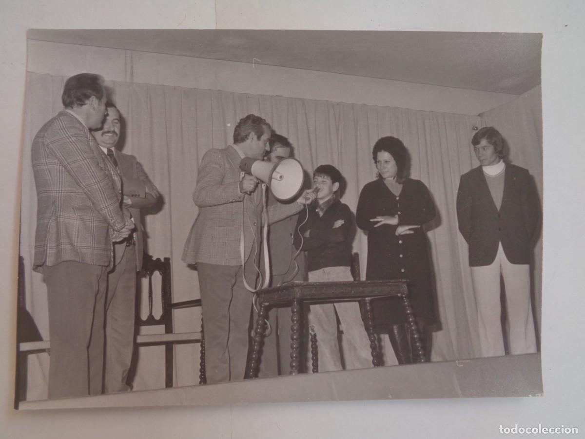 Fotografia antica: FOTO ENTREGA PREMIOS CONCURSO CREDITO EDITORIAL SANCHEZ , 1973 .... 12,5 X 18,5 CM