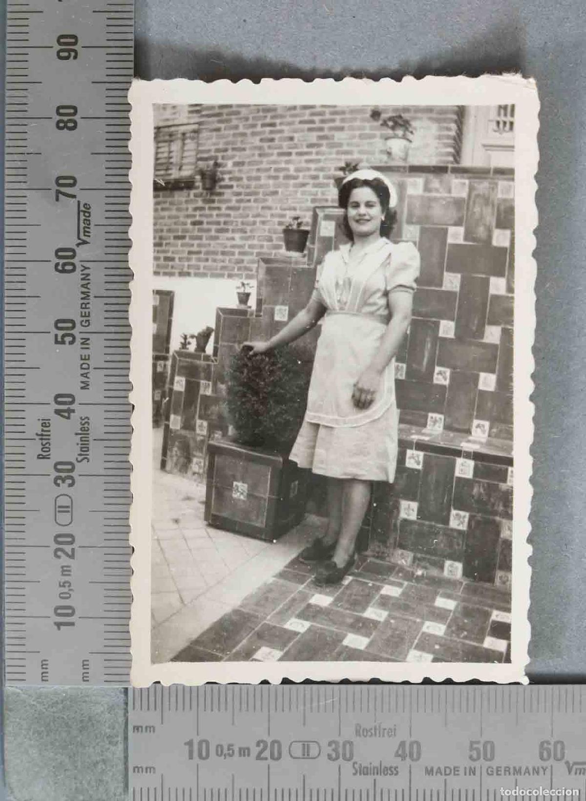 Alte Fotografie: FOTOGRAFIA. Mujer con uniforme de servicio . HACIA 1950