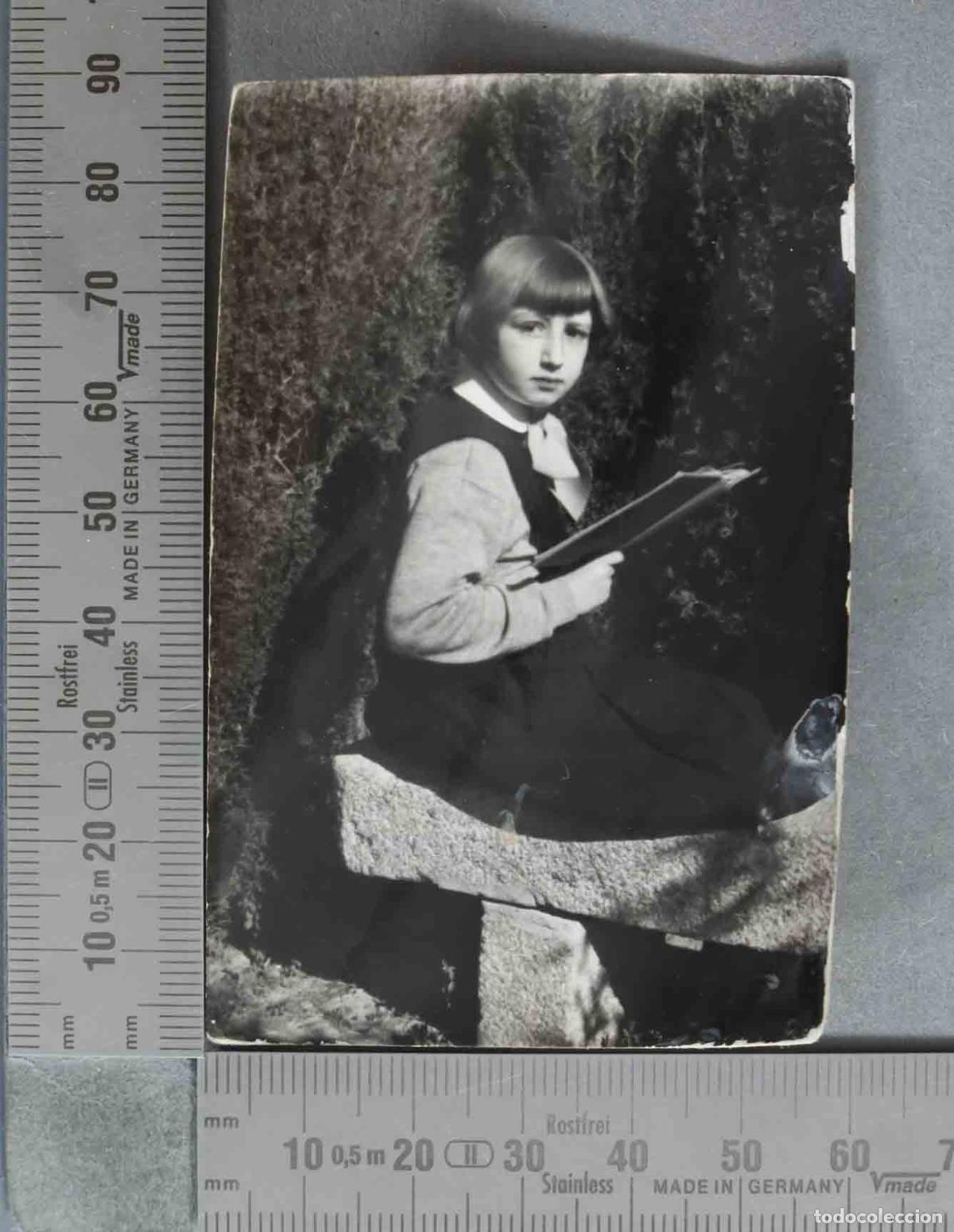 Alte Fotografie: FOTOGRAFIA. Retrato de ni&ntilde;a leyendo - . HACIA 1950